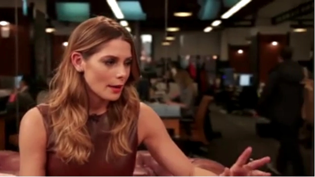 Ashley-Greene-dot_nl-6april2016HuffPostLive0374.jpg