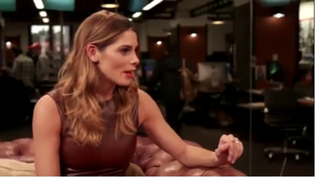 Ashley-Greene-dot_nl-6april2016HuffPostLive0375.jpg