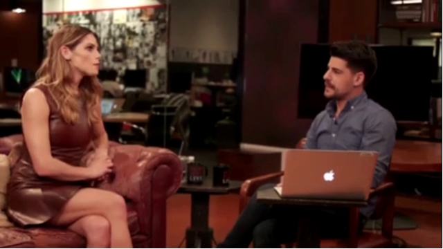Ashley-Greene-dot_nl-6april2016HuffPostLive0410.jpg