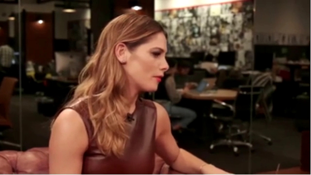 Ashley-Greene-dot_nl-6april2016HuffPostLive0550.jpg
