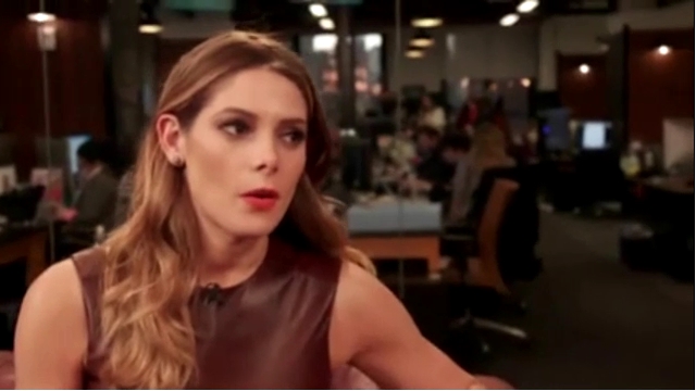 Ashley-Greene-dot_nl-6april2016HuffPostLive0579.jpg