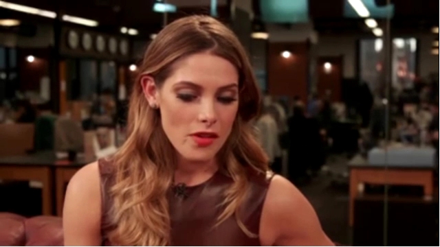 Ashley-Greene-dot_nl-6april2016HuffPostLive0614.jpg