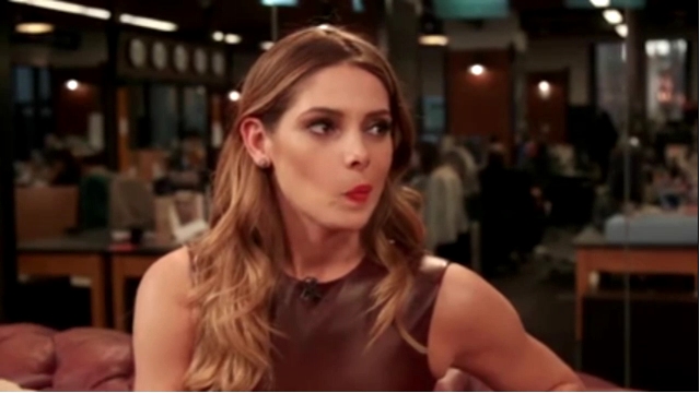 Ashley-Greene-dot_nl-6april2016HuffPostLive0622.jpg