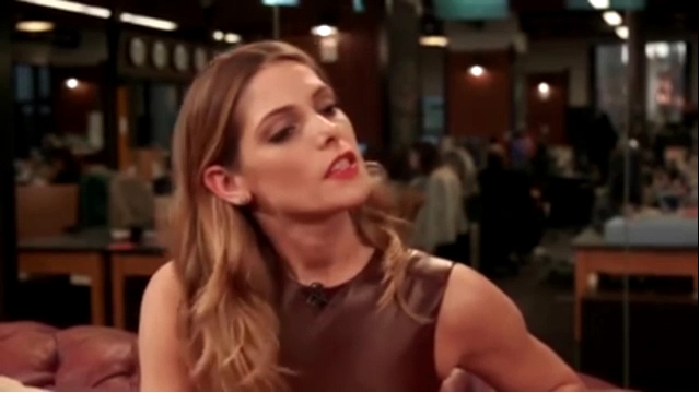 Ashley-Greene-dot_nl-6april2016HuffPostLive0623.jpg
