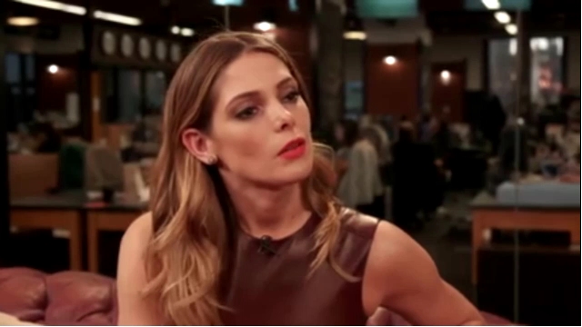 Ashley-Greene-dot_nl-6april2016HuffPostLive0624.jpg