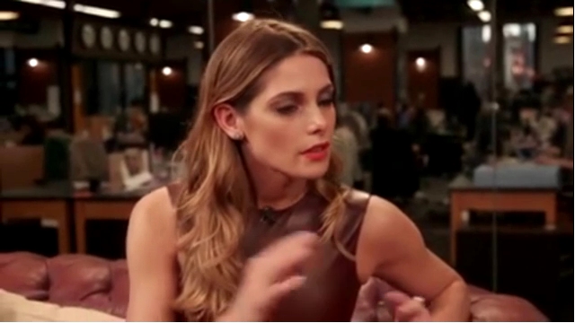 Ashley-Greene-dot_nl-6april2016HuffPostLive0629.jpg
