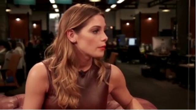 Ashley-Greene-dot_nl-6april2016HuffPostLive0648.jpg