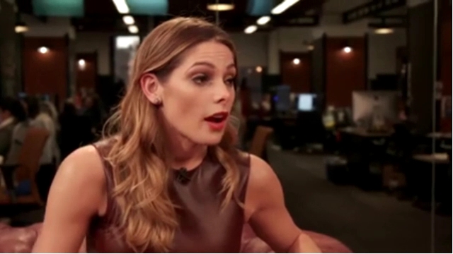 Ashley-Greene-dot_nl-6april2016HuffPostLive0649.jpg