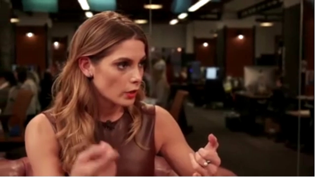 Ashley-Greene-dot_nl-6april2016HuffPostLive0663.jpg