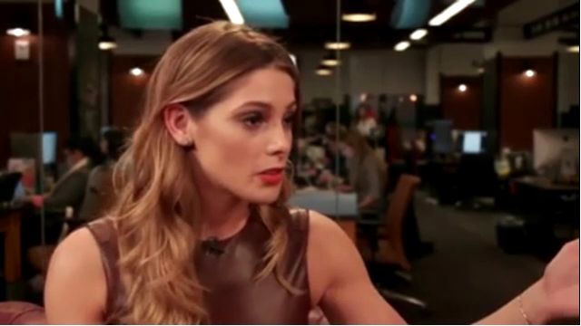 Ashley-Greene-dot_nl-6april2016HuffPostLive0669.jpg