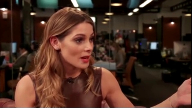 Ashley-Greene-dot_nl-6april2016HuffPostLive0670.jpg