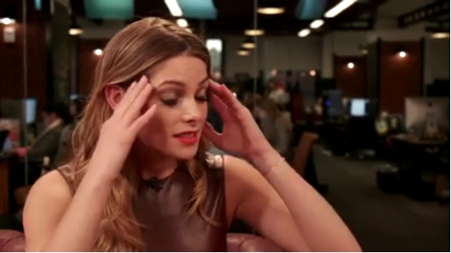 Ashley-Greene-dot_nl-6april2016HuffPostLive0671.jpg