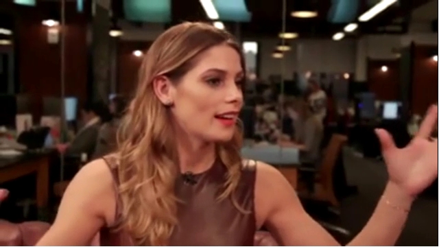 Ashley-Greene-dot_nl-6april2016HuffPostLive0673.jpg