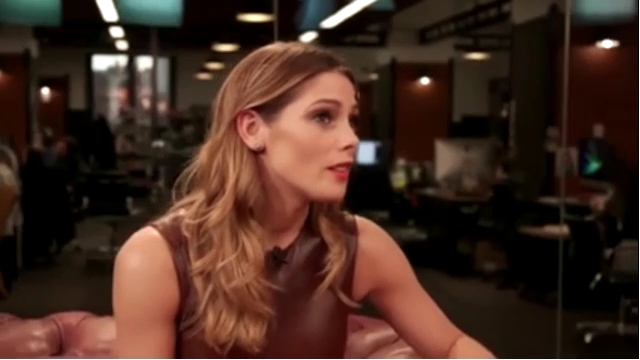 Ashley-Greene-dot_nl-6april2016HuffPostLive0676.jpg