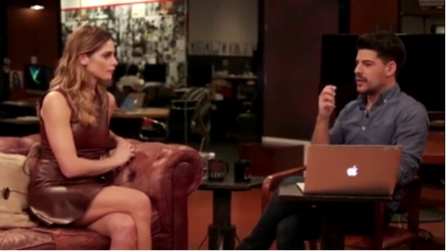 Ashley-Greene-dot_nl-6april2016HuffPostLive0724.jpg