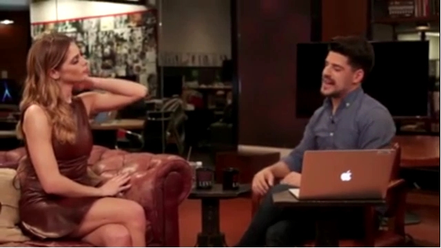 Ashley-Greene-dot_nl-6april2016HuffPostLive0736.jpg