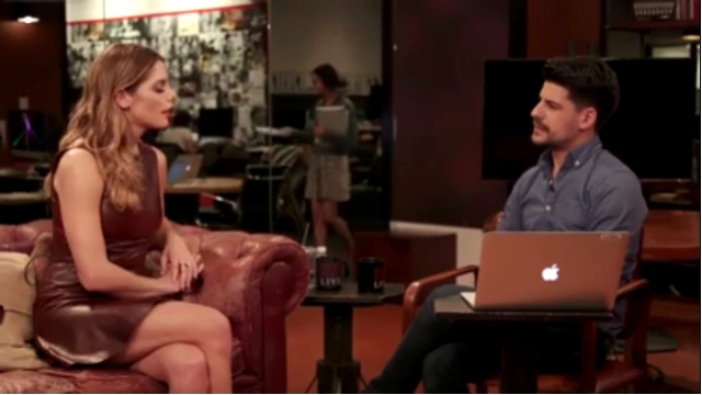 Ashley-Greene-dot_nl-6april2016HuffPostLive0748.jpg