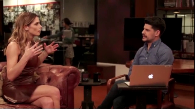 Ashley-Greene-dot_nl-6april2016HuffPostLive0750.jpg