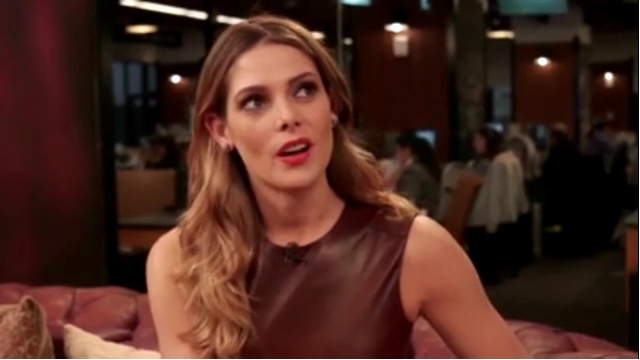 Ashley-Greene-dot_nl-6april2016HuffPostLive0764.jpg