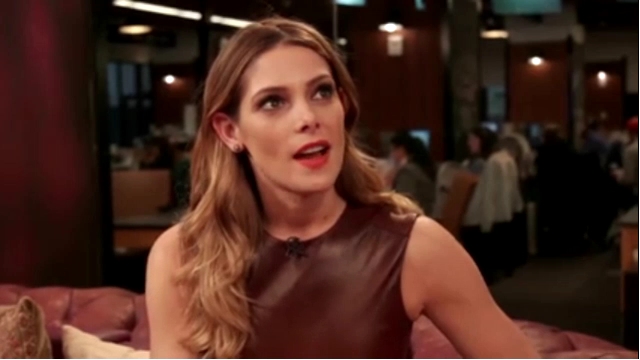 Ashley-Greene-dot_nl-6april2016HuffPostLive0766.jpg