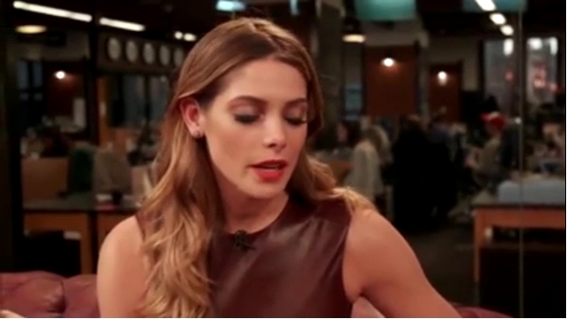 Ashley-Greene-dot_nl-6april2016HuffPostLive0775.jpg