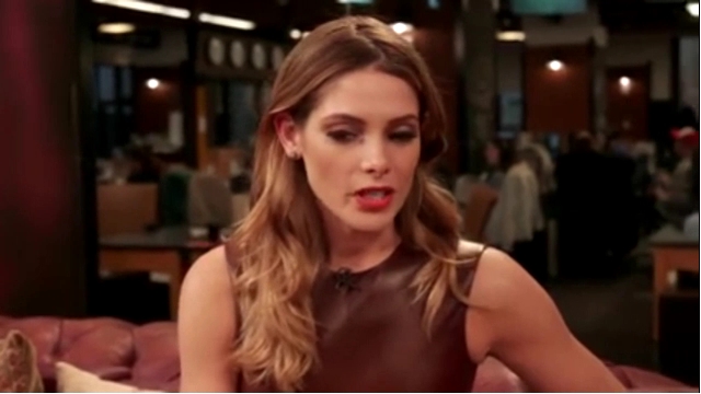 Ashley-Greene-dot_nl-6april2016HuffPostLive0784.jpg