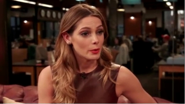 Ashley-Greene-dot_nl-6april2016HuffPostLive0786.jpg