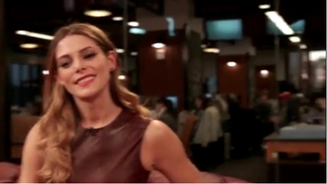 Ashley-Greene-dot_nl-6april2016HuffPostLive0813.jpg