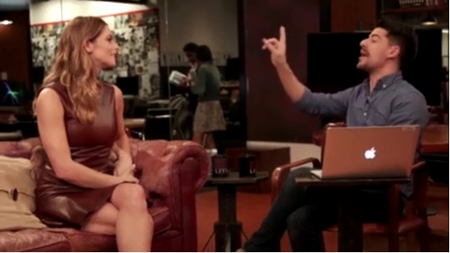 Ashley-Greene-dot_nl-6april2016HuffPostLive0842.jpg
