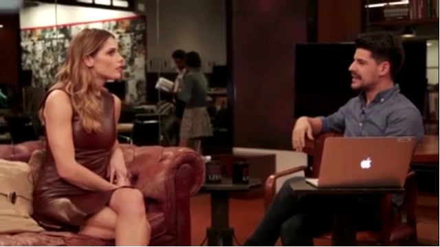 Ashley-Greene-dot_nl-6april2016HuffPostLive0848.jpg