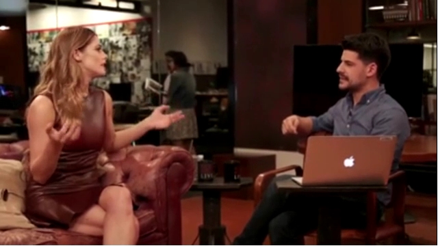 Ashley-Greene-dot_nl-6april2016HuffPostLive0854.jpg