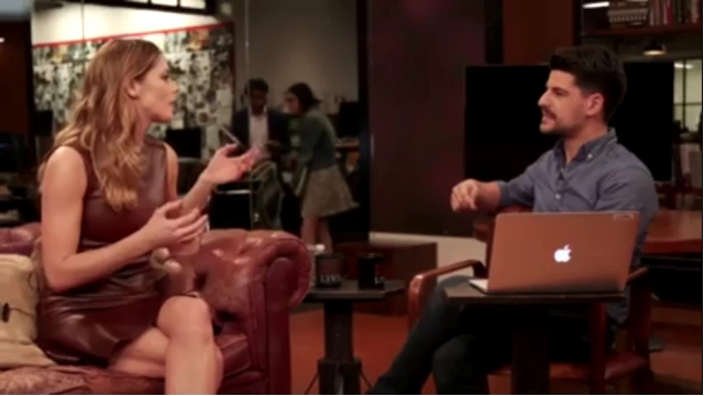 Ashley-Greene-dot_nl-6april2016HuffPostLive0855.jpg