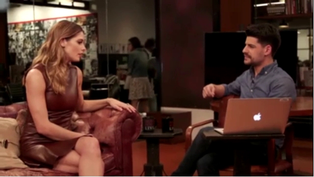 Ashley-Greene-dot_nl-6april2016HuffPostLive0859.jpg