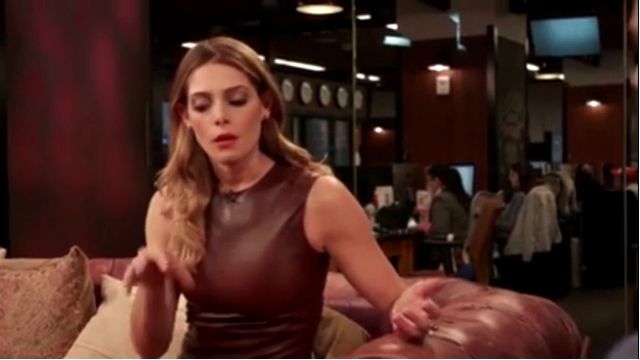 Ashley-Greene-dot_nl-6april2016HuffPostLive0884.jpg