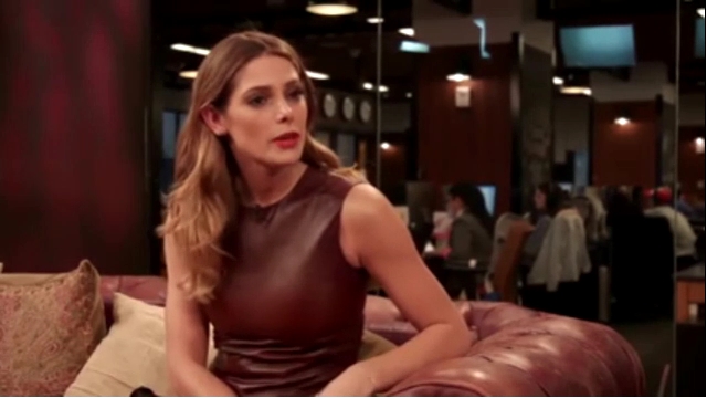 Ashley-Greene-dot_nl-6april2016HuffPostLive0892.jpg