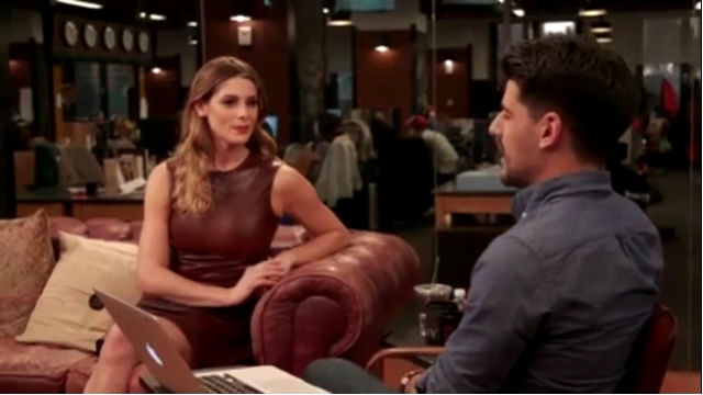 Ashley-Greene-dot_nl-6april2016HuffPostLive0920.jpg