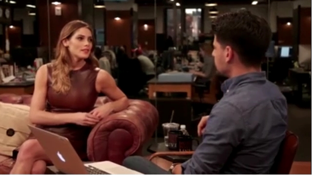 Ashley-Greene-dot_nl-6april2016HuffPostLive0938.jpg