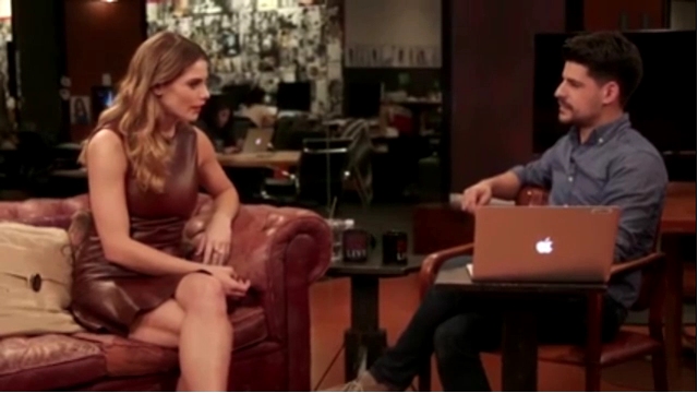 Ashley-Greene-dot_nl-6april2016HuffPostLive0956.jpg