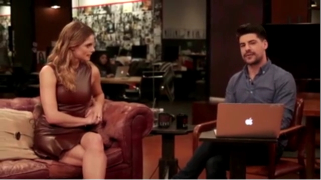 Ashley-Greene-dot_nl-6april2016HuffPostLive0973.jpg