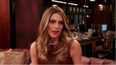 Ashley-Greene-dot_nl-6april2016HuffPostLive0045.jpg