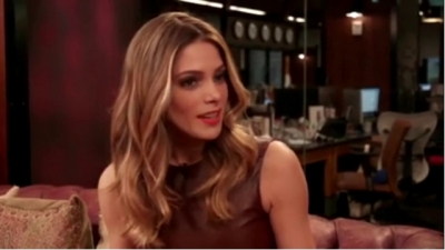 Ashley-Greene-dot_nl-6april2016HuffPostLive0049.jpg