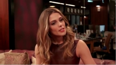 Ashley-Greene-dot_nl-6april2016HuffPostLive0074.jpg