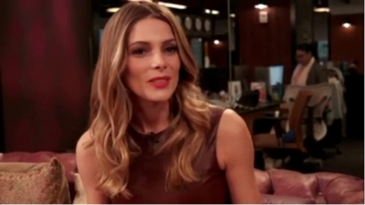 Ashley-Greene-dot_nl-6april2016HuffPostLive0114.jpg