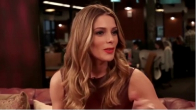 Ashley-Greene-dot_nl-6april2016HuffPostLive0123.jpg