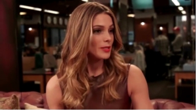 Ashley-Greene-dot_nl-6april2016HuffPostLive0164.jpg