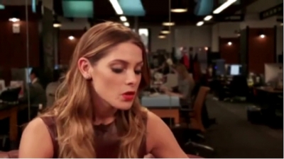 Ashley-Greene-dot_nl-6april2016HuffPostLive0207.jpg