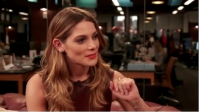 Ashley-Greene-dot_nl-6april2016HuffPostLive0213.jpg