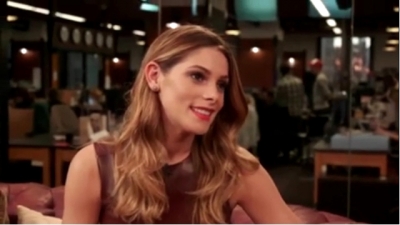 Ashley-Greene-dot_nl-6april2016HuffPostLive0217.jpg