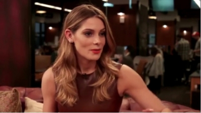 Ashley-Greene-dot_nl-6april2016HuffPostLive0234.jpg