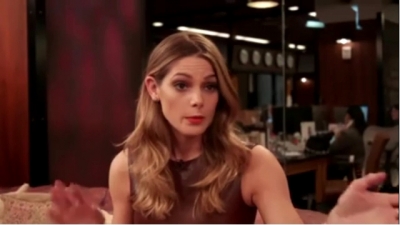 Ashley-Greene-dot_nl-6april2016HuffPostLive0328.jpg